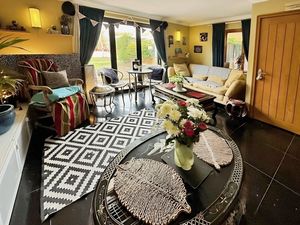 COLLINGWOOD ROAD- click for photo gallery